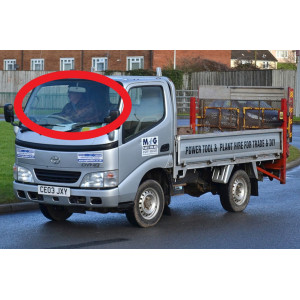 TOYOTA DYNA широкая кабина(лобовое стекло)