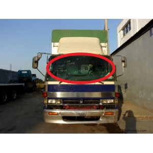 ISUZU FORWARD узкая кабина(стекло лобовое)