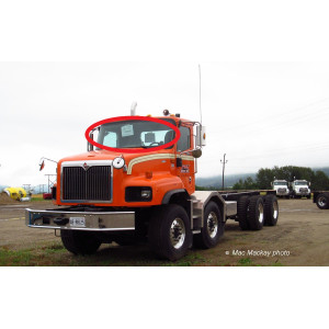 INTERNATIONAL NAVISTAR 5000(стекло лобовое цельное)