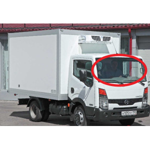 NISSAN CABSTAR клееное(стекло лобовое) 