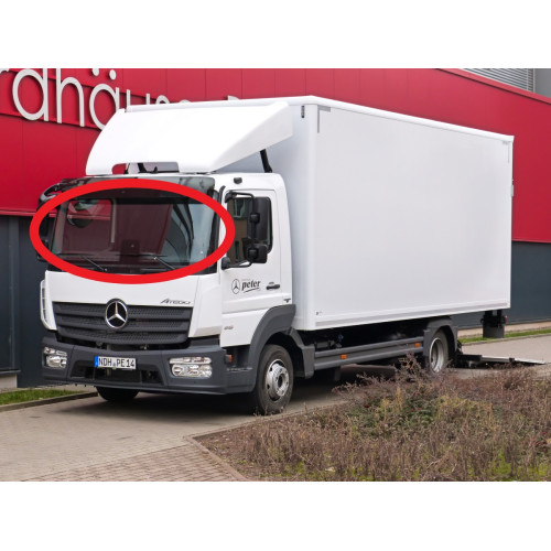 Mercedes Atego(стекло лобовое)