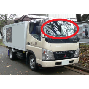 Mitsubishi Fuso К80(стекло лобовое)